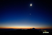 昇る獅子と月・金星・土星　撮影地：目国内岳山頂