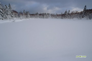 雪に覆われた神仙沼　撮影地：共和町神仙沼