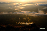 朝陽に輝く雲　撮影地：羊蹄山山頂