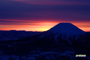 日の出前・羊蹄山　撮影地：ニセコアンヌプリ山頂