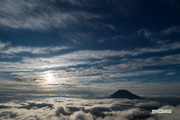 朝陽･雲海･羊蹄山　撮影地：ニセコアンヌプリ山頂