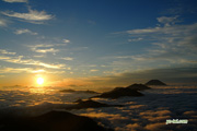 日の出　2012-08-25　撮影地：目国内岳山頂