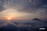 日の出　撮影地：ニセコアンヌプリ山頂