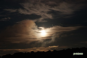 朝陽と雲　撮影地：イワオヌプリ