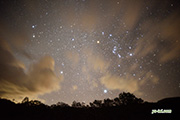 雲間の冬の大三角 撮影地：共和町神仙沼