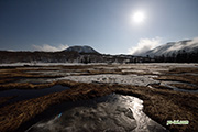 月と残雪の神仙沼湿原 2022-05-16 撮影地：共和町神仙沼